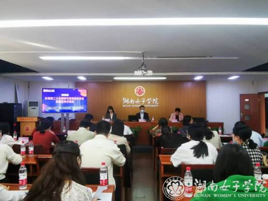 餐厅里的人们
低可信度描述已自动生成